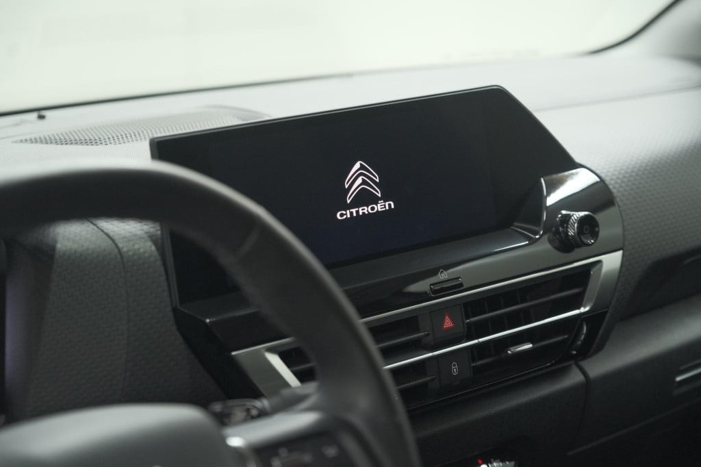 Citroen C4 puretech 130 eat8 shine | camera | dodehoekdetectie | head-up di