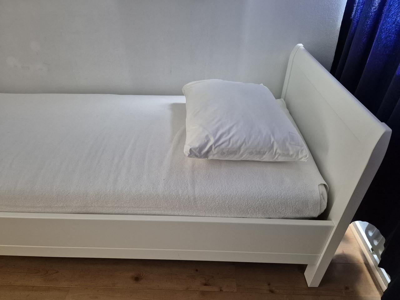 Eenpersoons bed 90cm x 200cm