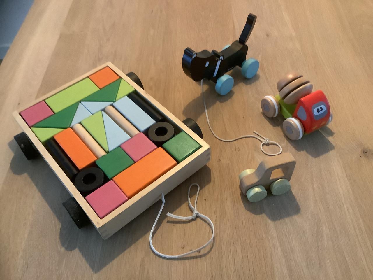 Houten Speelgoed: Ikea Blokkendoos, Chicco Betonwagen, Auto, Hema Trekdier