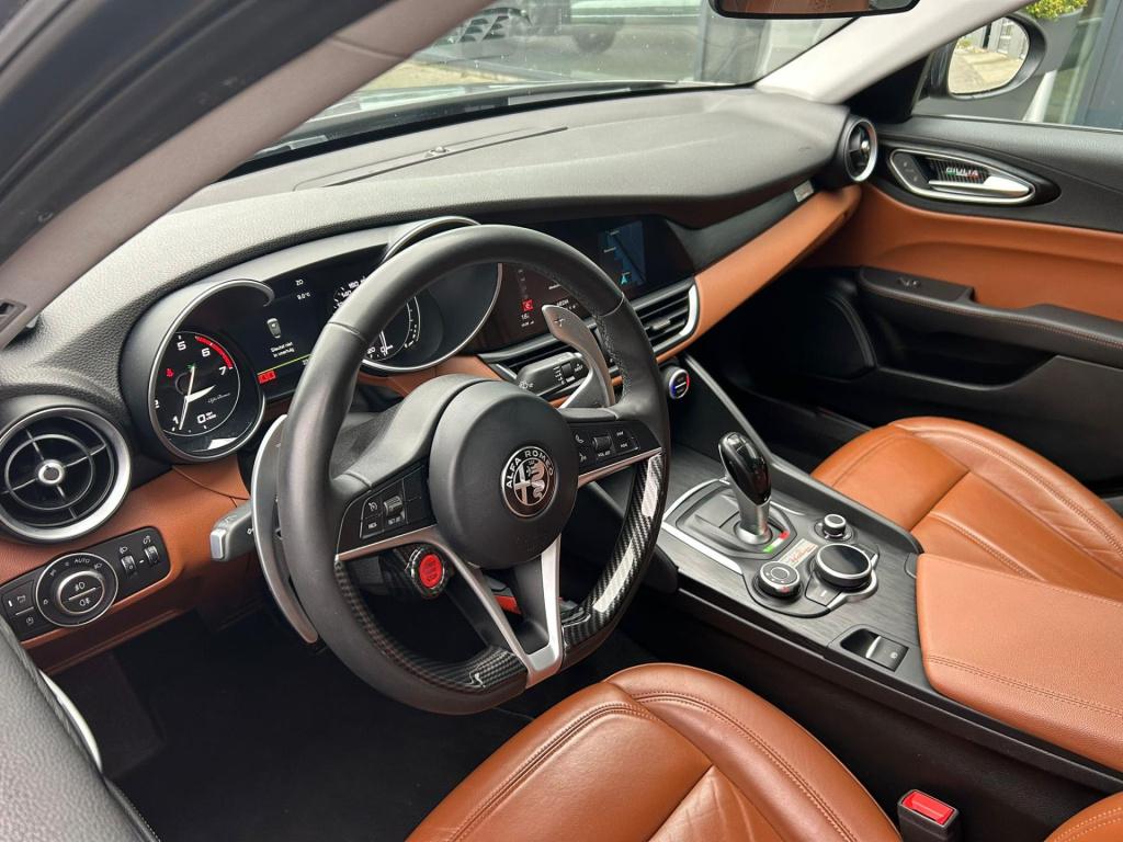 Alfa Romeo Giulia 2.0t * veloce pakket * stoel + stuur verwarming * leder