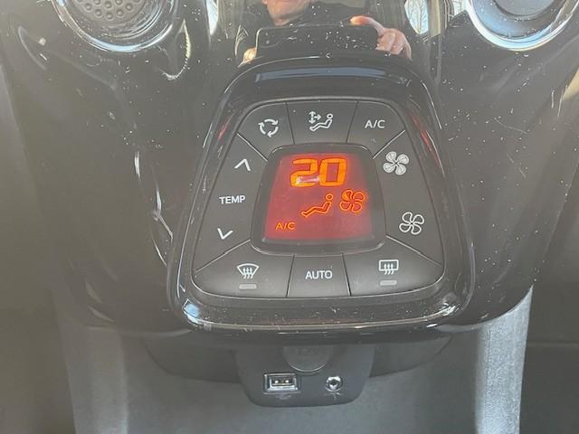 Peugeot 108 1.0 e-vti blue lease executive