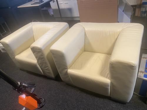 GRATIS OPHALEN: 2 x lederen fauteuil - mooie stoelen in nette staat!