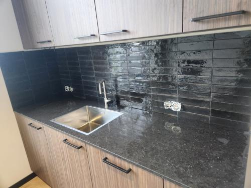 Tegelzetter nodig? Bel/app: 06 21937244 of Mail: jvbtegelzetter@gmail.com