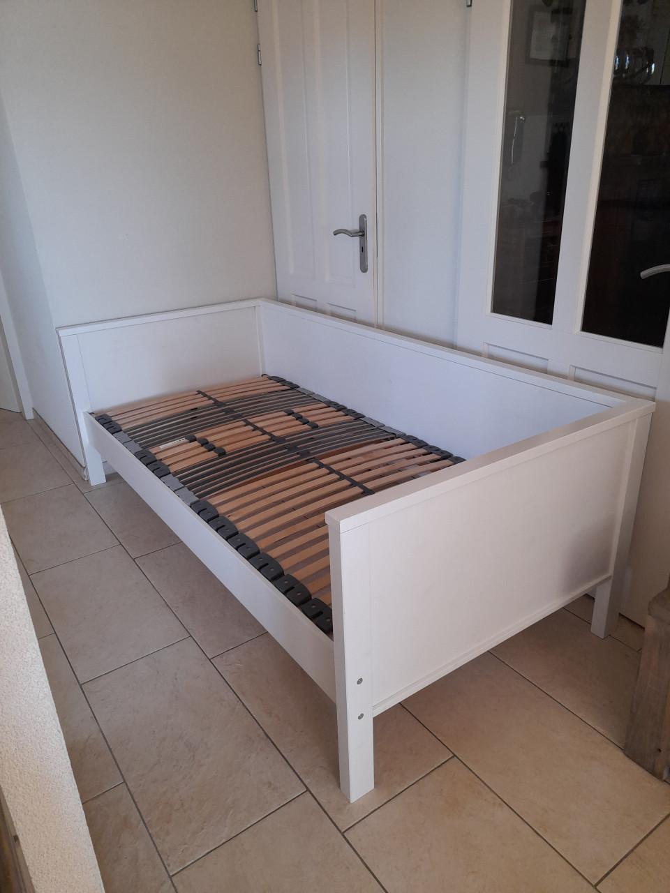 Massief houten bed 90 x 200 (in goede nette staat )