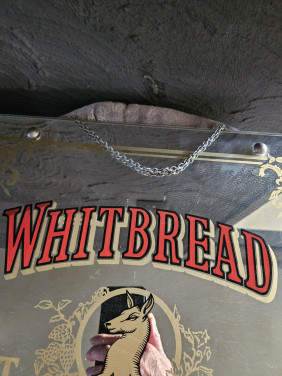 Prachtige jaren 50 whitbread spiegel Pale Ale met ketting....