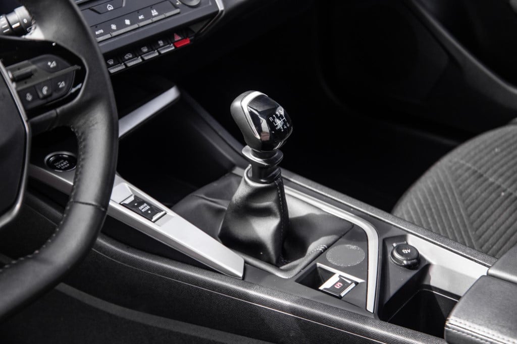 Peugeot 308 1.2 puretech active pack business airco / cruise controle / ned