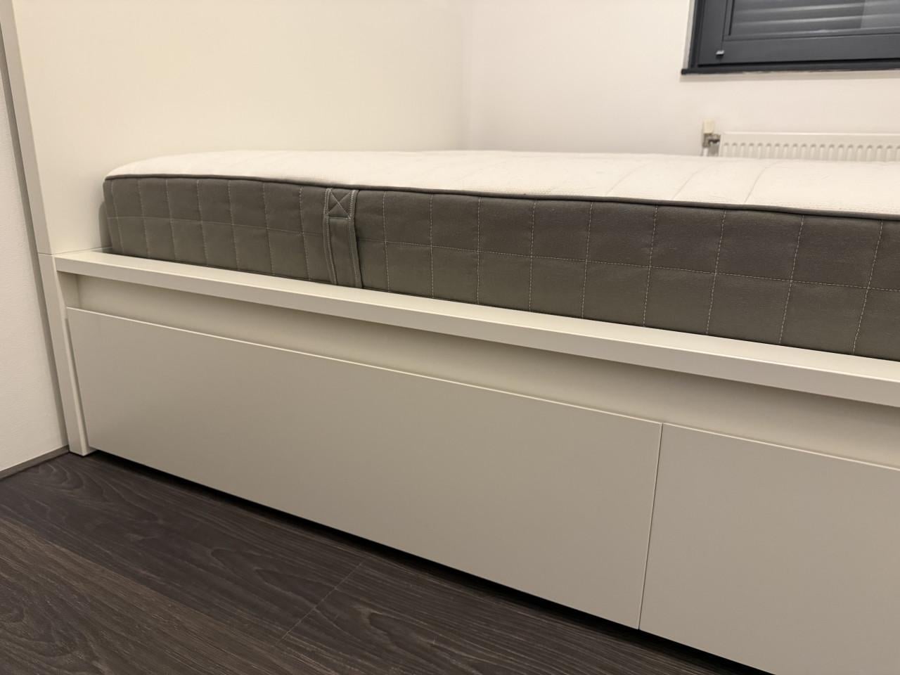 Bed 140 x 200 IKEA Malm