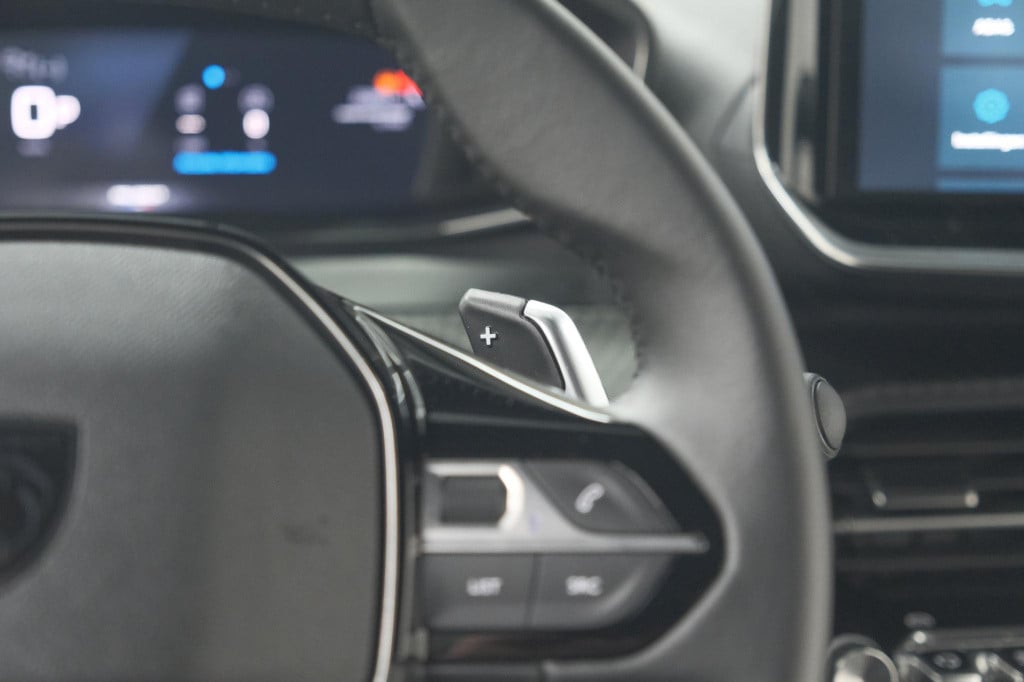 Peugeot 2008 1.2 hybrid 136 allure | 360 camera | dodehoekdetectie | naviga