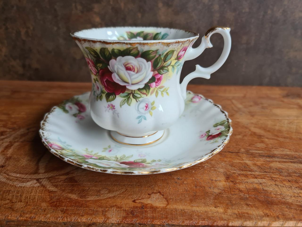 2 Royal Albert Old Country Roses kop en schotel