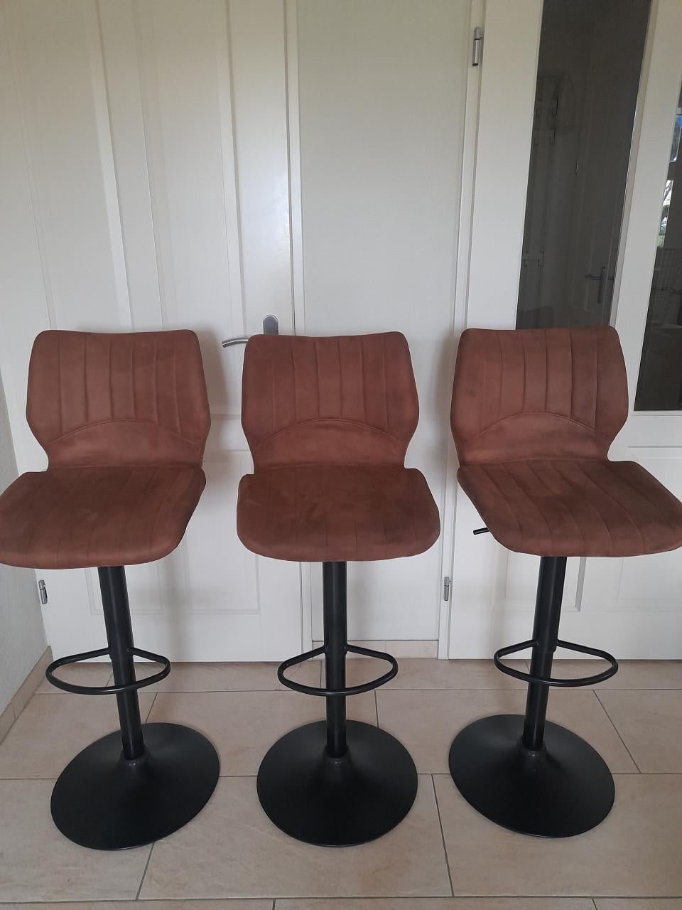 3 Barkrukken (in goede nette staat )  €25 per stuk