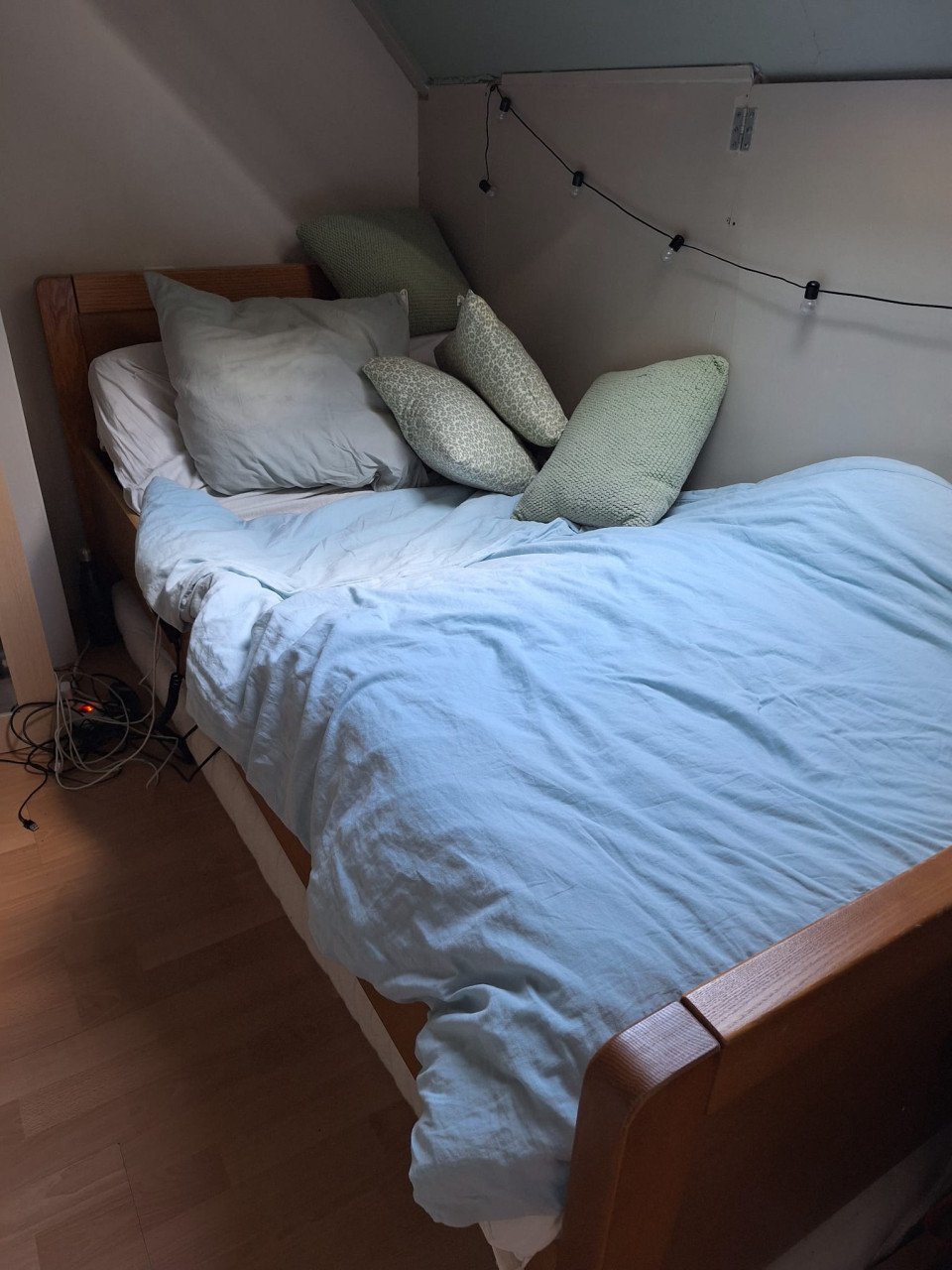 Stevig bed met verstelbare lattenbodem (eletrisch)