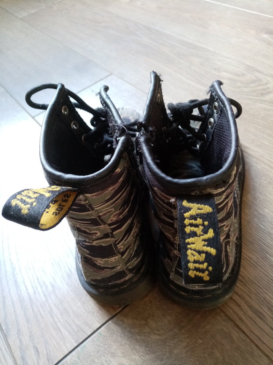 Dr. Martens met camouflage print, maat 34