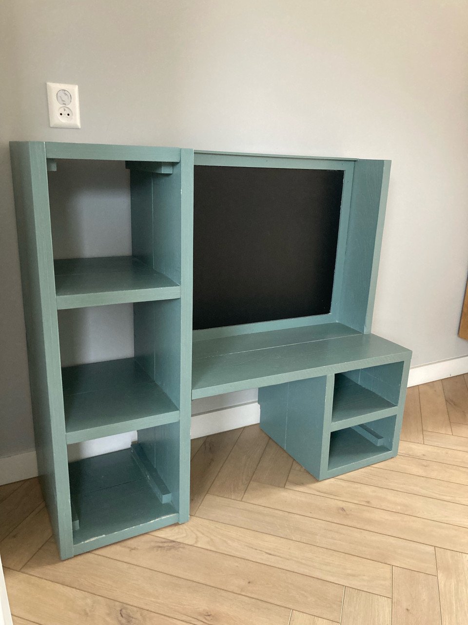 Peuter/kleuter speeltafel met kast