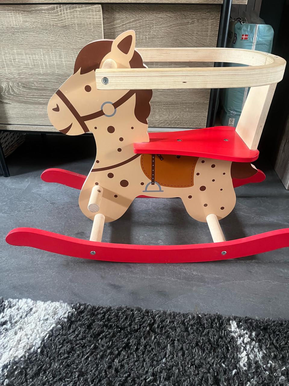 Houten schommelpaard – zo goed als nieuw!