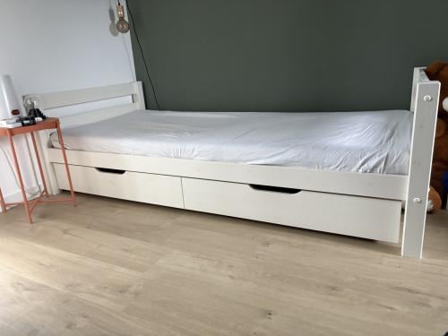 Kinderbed wit met lades