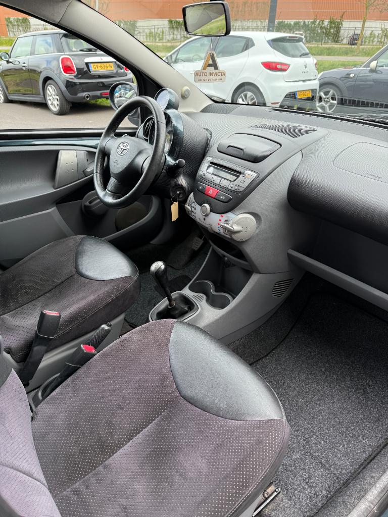 Toyota Aygo 1.0-12v aspiration green navigator