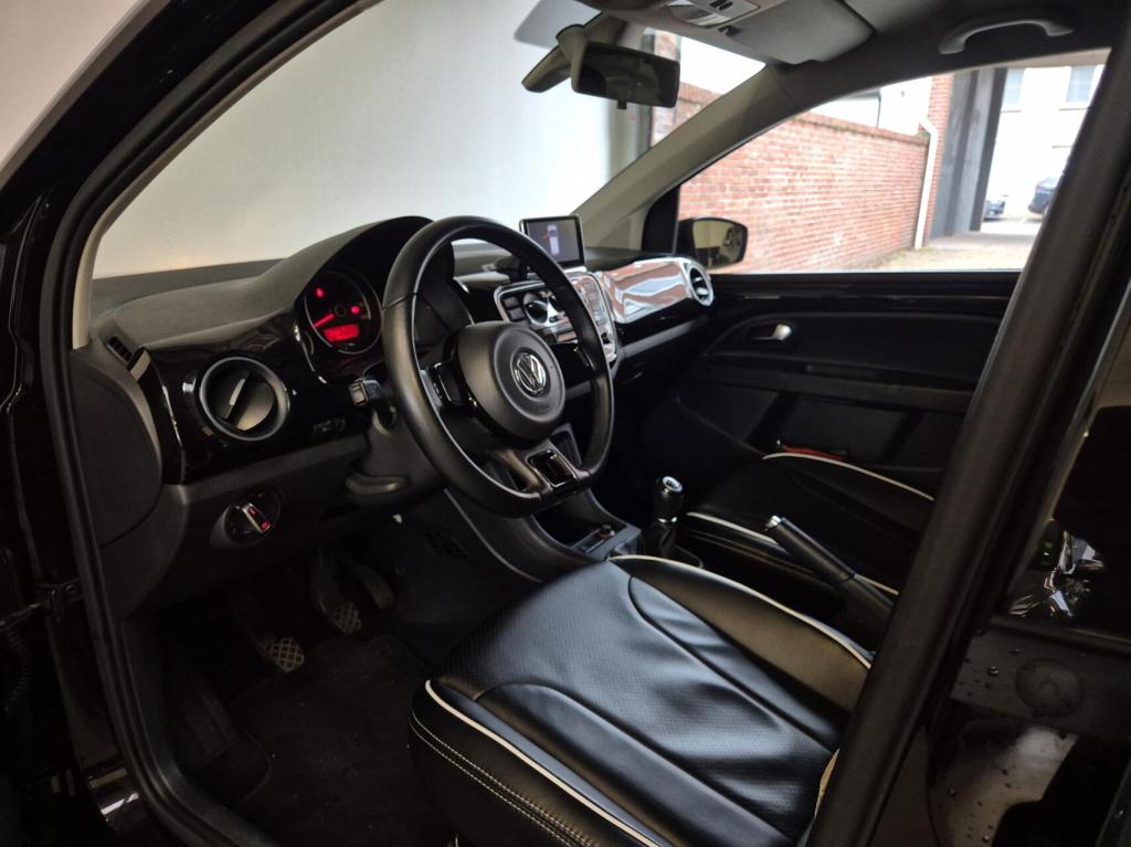 Volkswagen UP! 1.0 high up! / leren bekleding / cruisecontrol