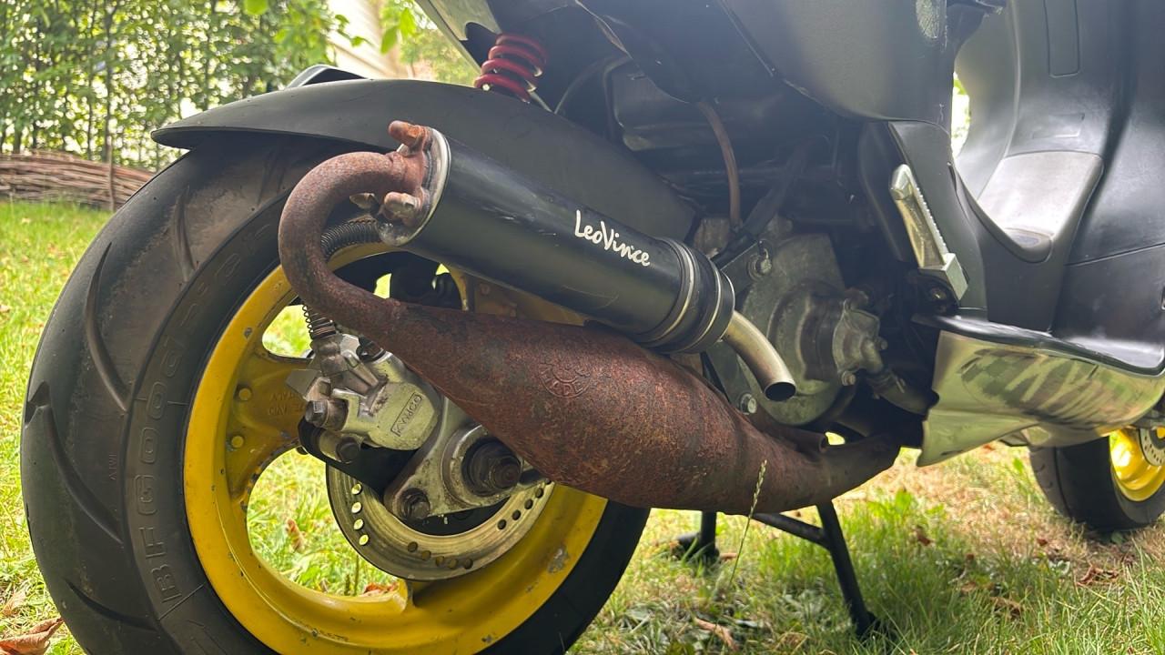 Kymco Super 9 LC 50cc geel kenteken