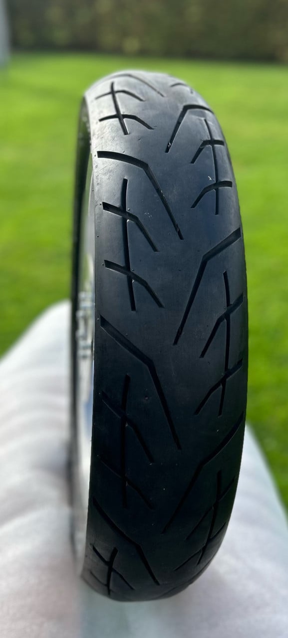 Derbi Sena 50cc achterwiel 17 inch met band 130/80-17 M/C 65H