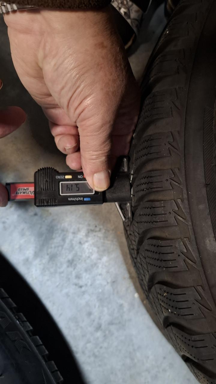 Winterbanden 185/65R15  met velgen steekmaat 4x100