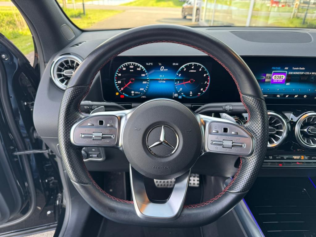 Mercedes-Benz Gla-klasse 200 amg line automaat , wegklapbare trekhaak , ach