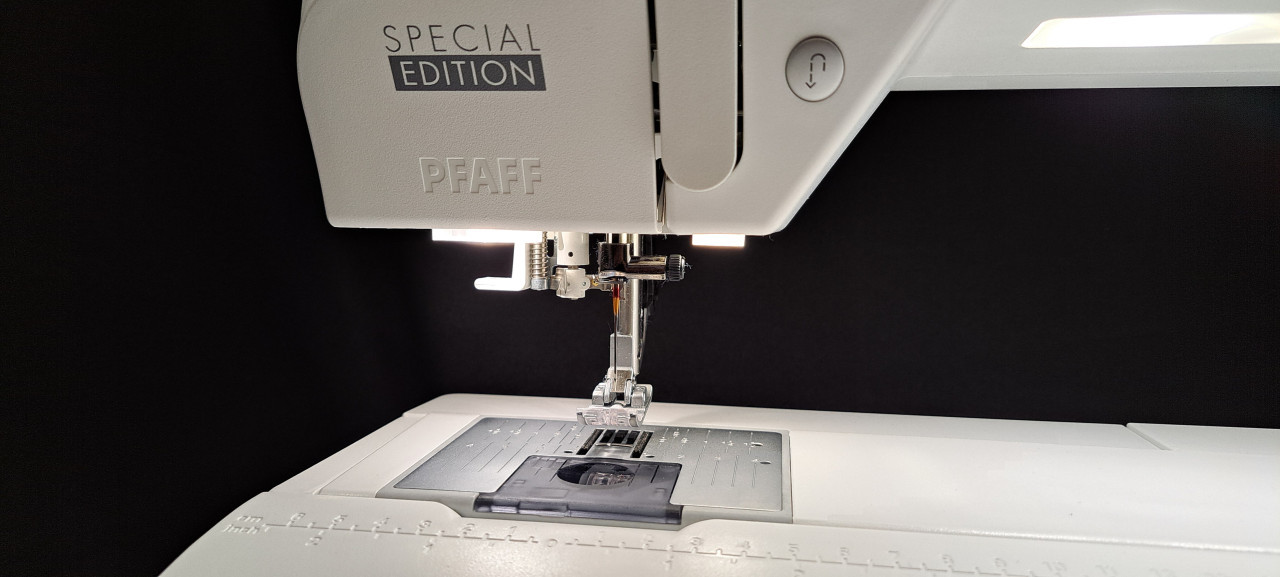 PFAFF special EDITION...mooi in 't wit!!