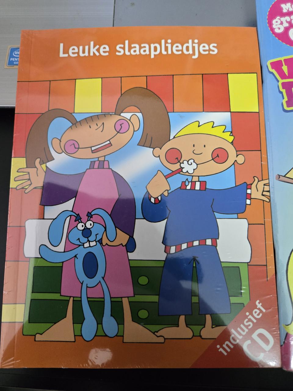 2 kinderboeken met CD's,  Nieuw en geseald