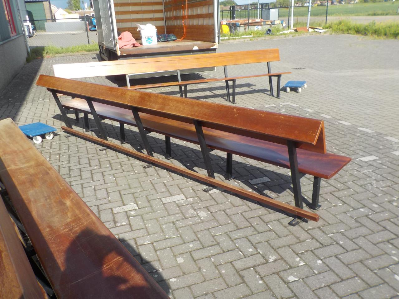 Kerkbanken breed 395 cm  1 voor 250 euro 2 stuks 450 euro 3 stuks 650 euro