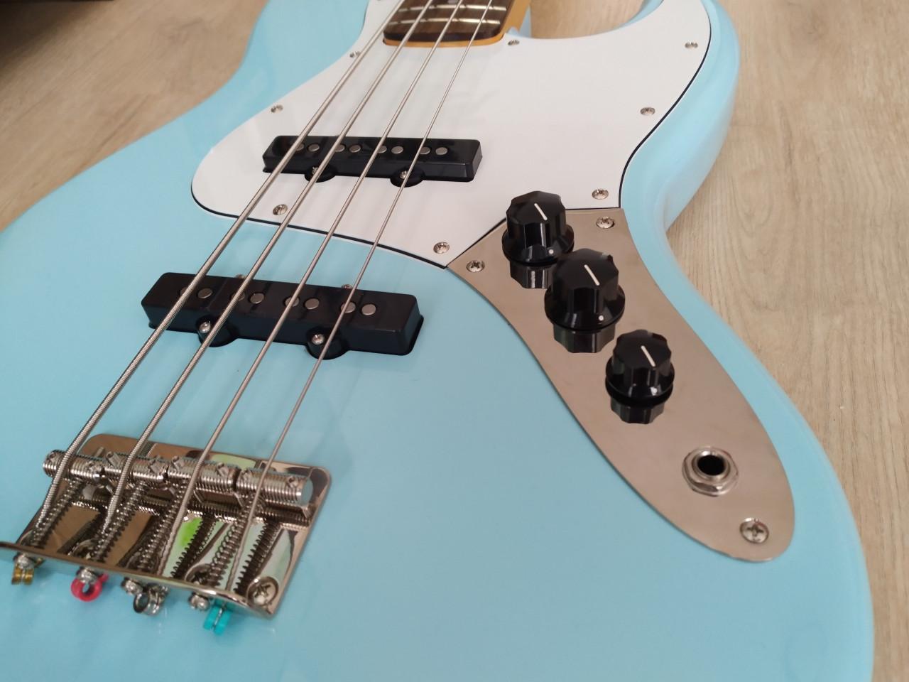 Squier Classic Vibe Jazz Bass Daphne Blue met extra's ZGAN!