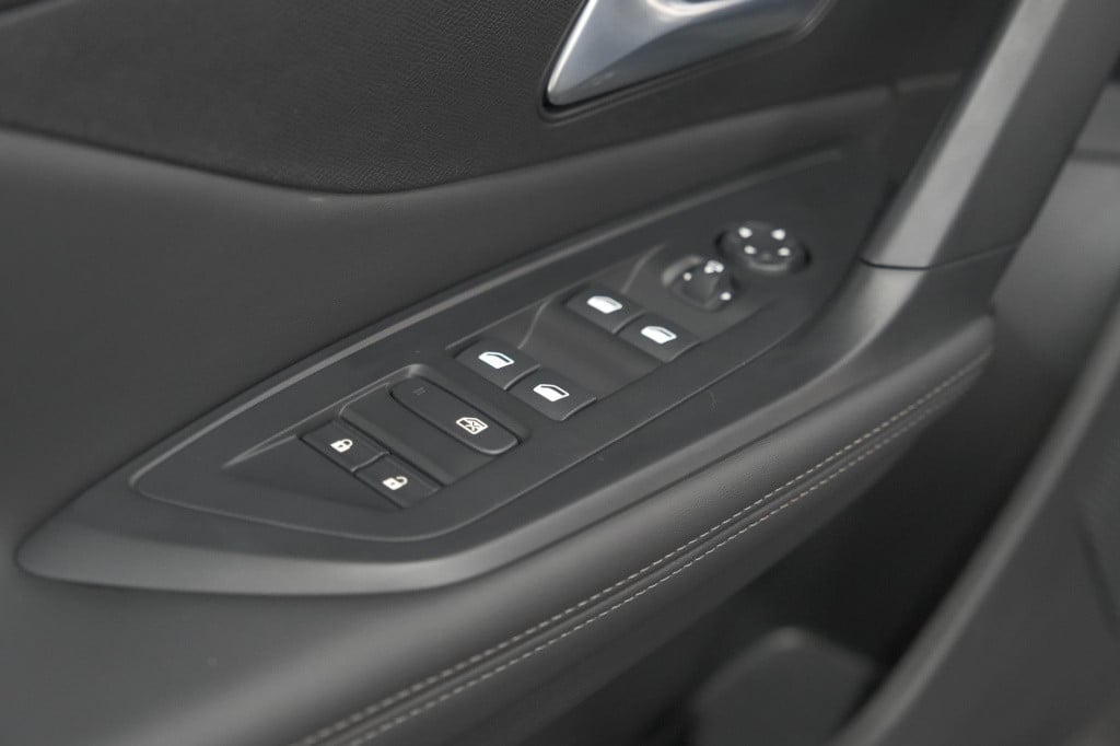 Peugeot 408 1.2 hybrid 136 e-dcs6 allure | 360 camera | navigatie | parkeer