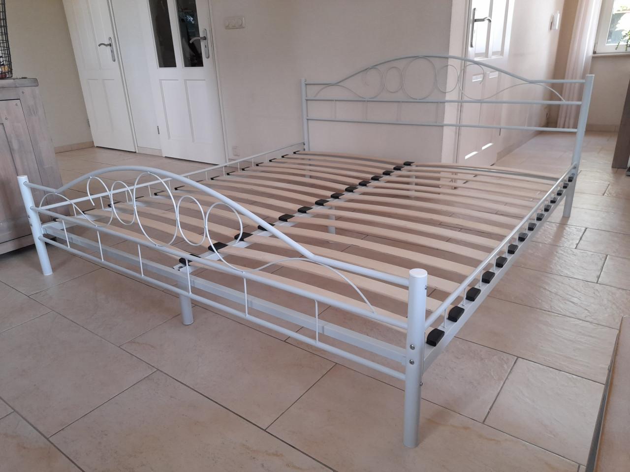 2 persoons bed 180 x 200 (in goede staat)