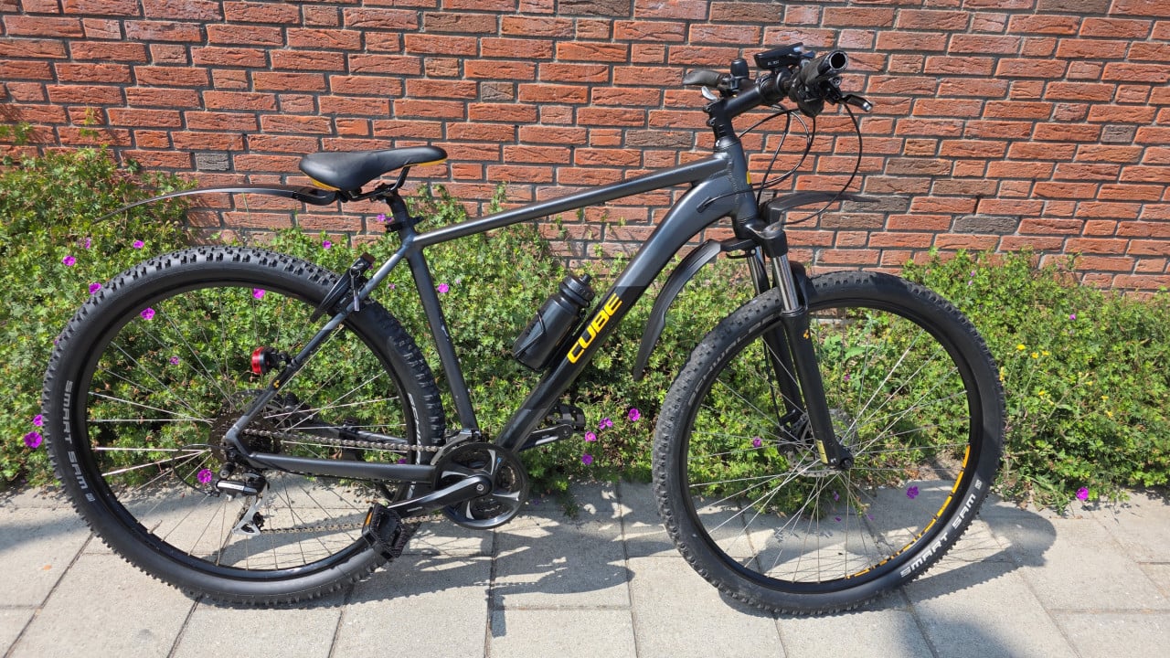 CUBE | AIM RACE | 29 INCH | FRAME 52 CM | 3X8 | NETTE STAAT!