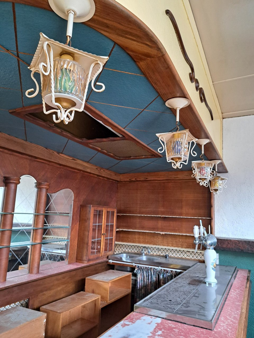 Komplete antieke bar