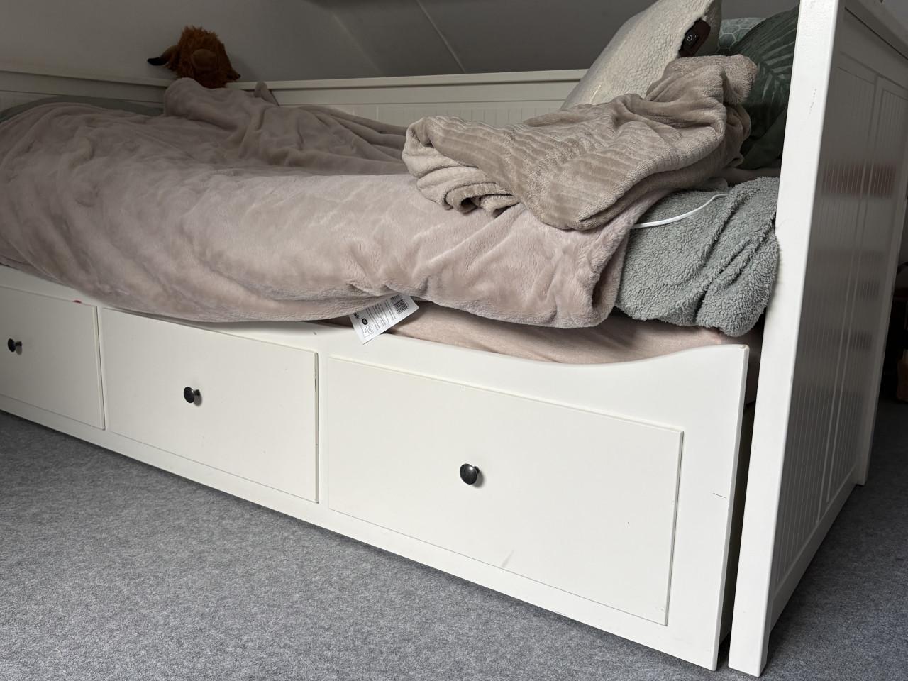 Hemnes bed