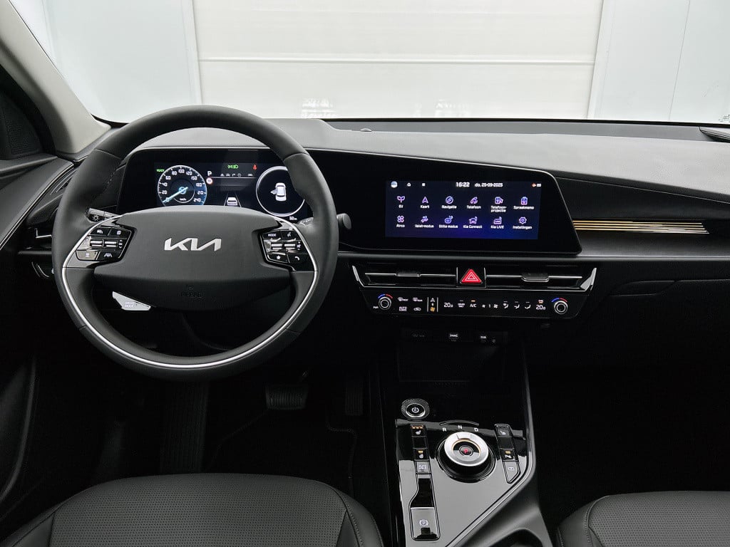 Kia Niro Ev air 64.8 kwh | company car | 10 jaar garantie | parkeercamera |