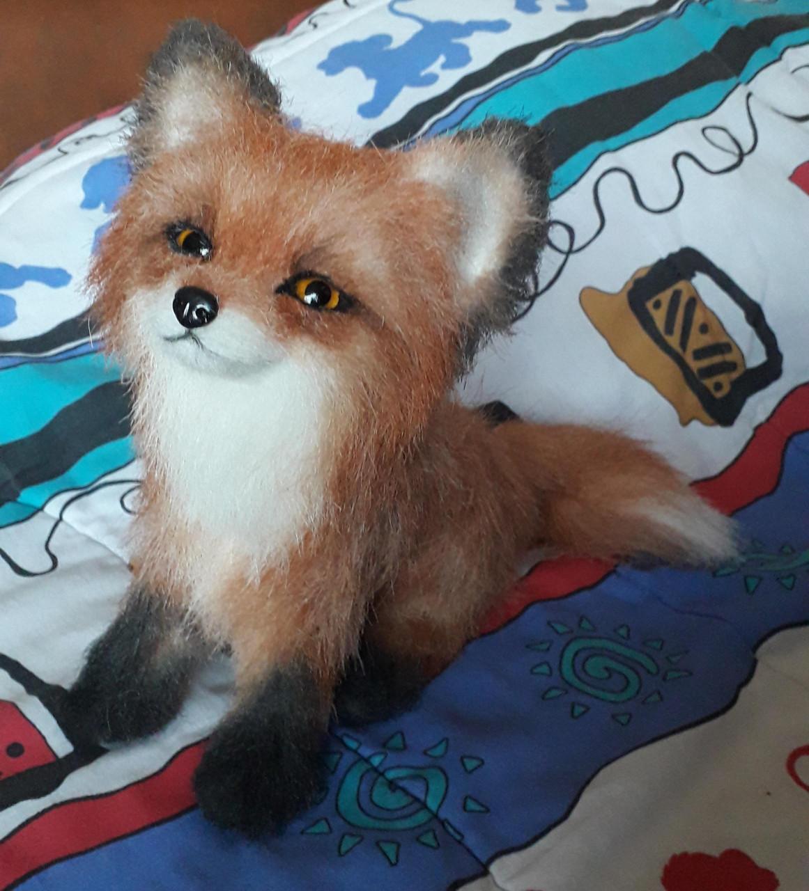 Artdoll vos, poseerbaar