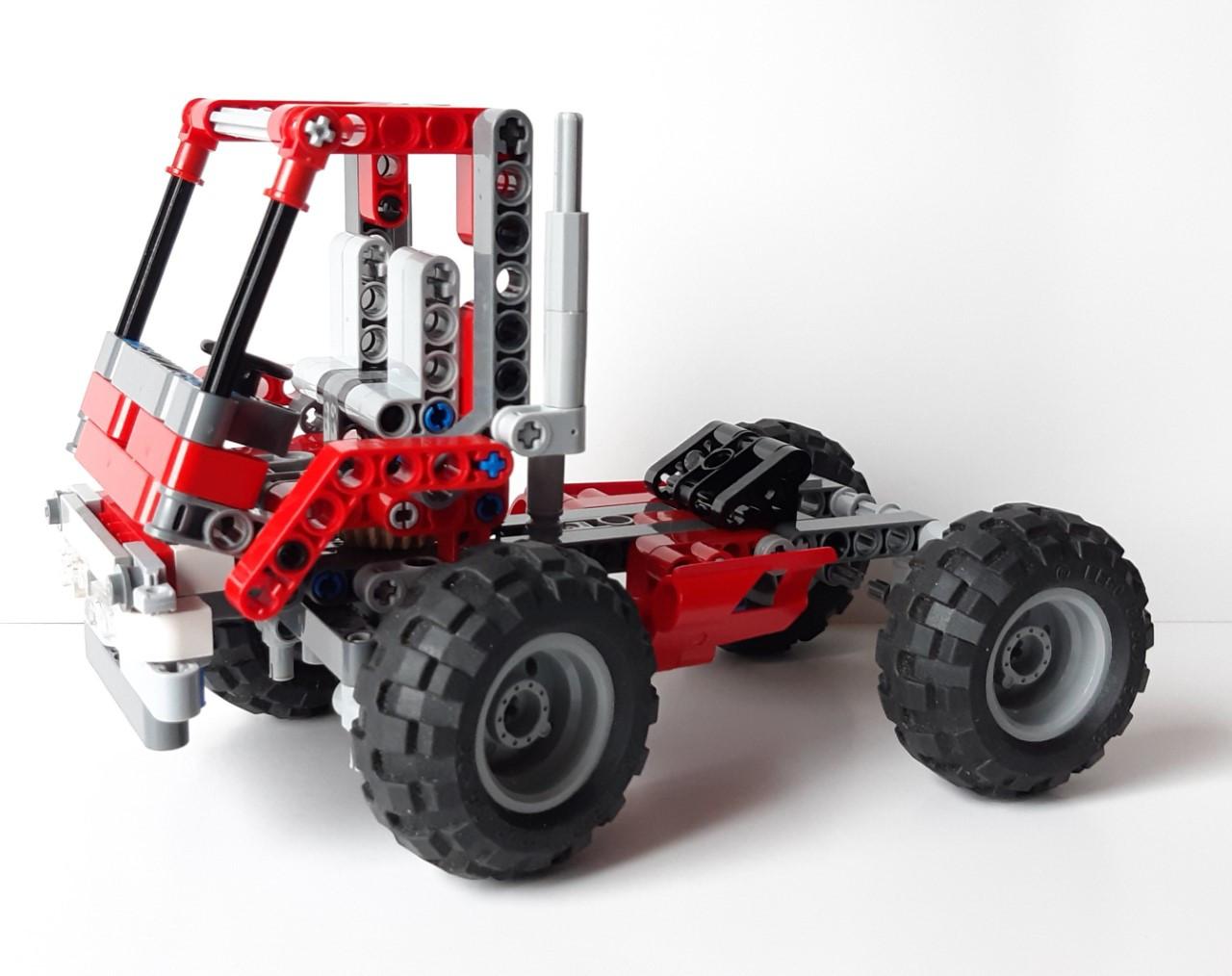 Lego Technic 8261: Rally Truck = Vrachtwagen-Truck
