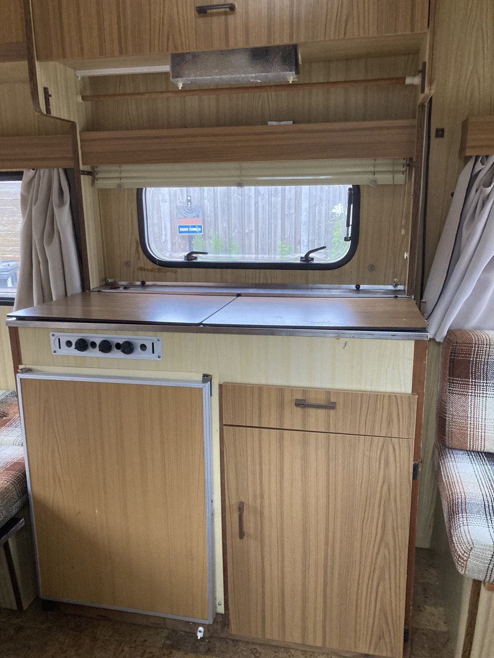 Caravan Chateau met voortent en eigen kenteken!!