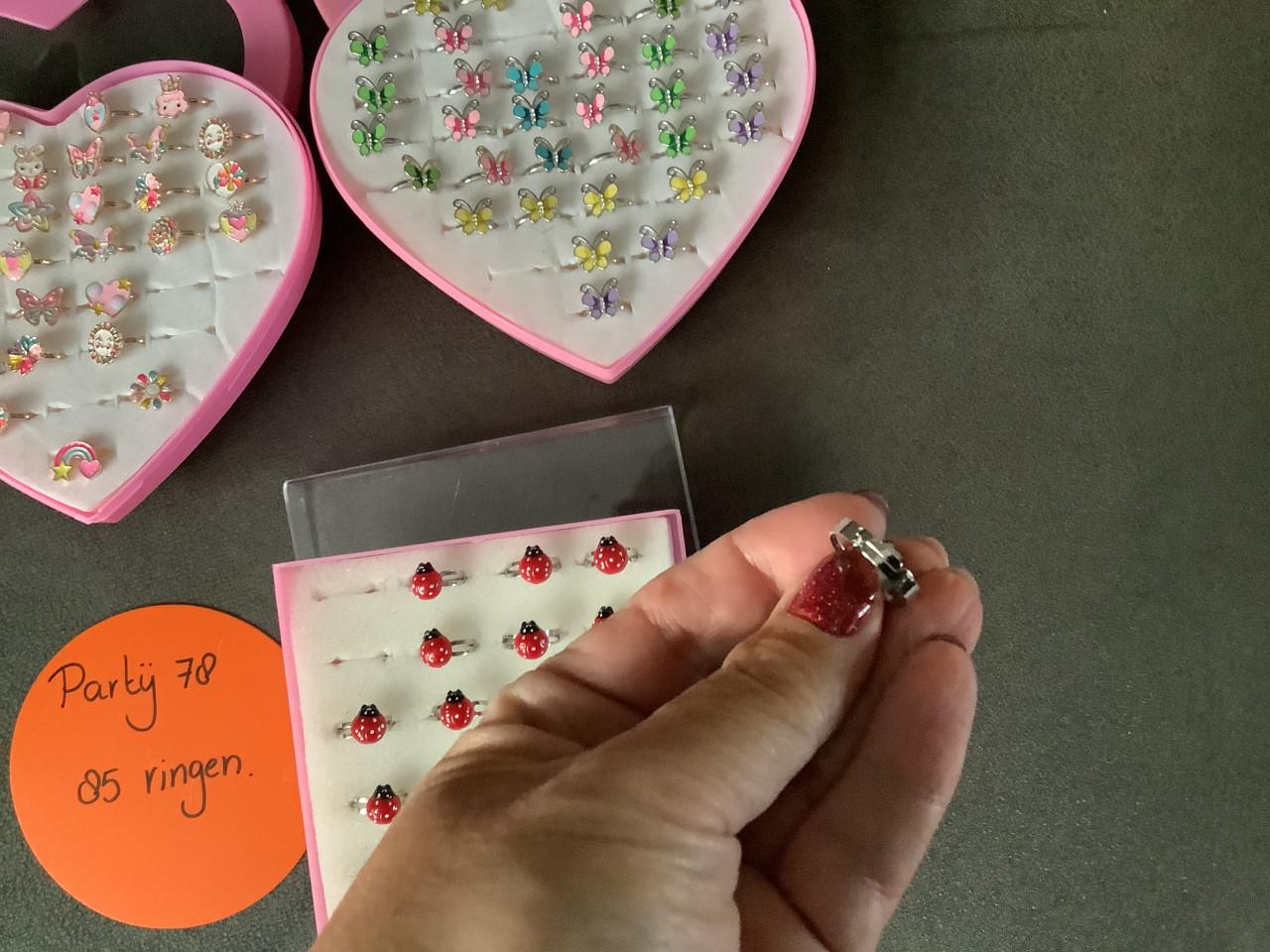 Leuk voor Koningsdag , mooie kinderringen. ( partij 78)