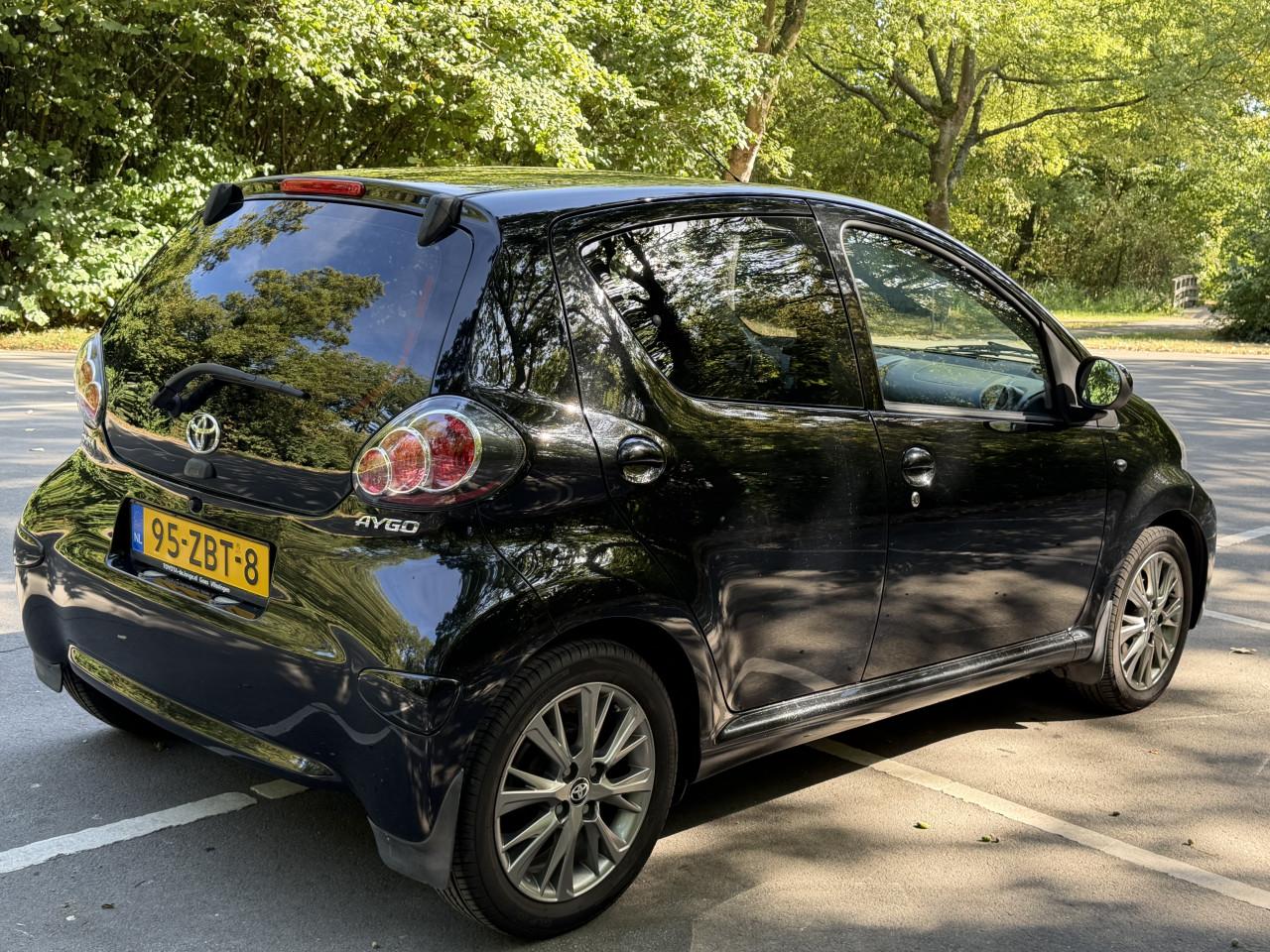 Toyota Aygo 2012 Zwart lage kmstand