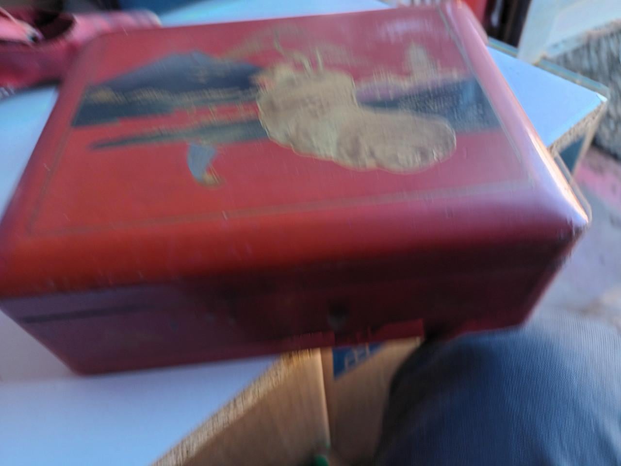 Mooie oud kistje met knikkers