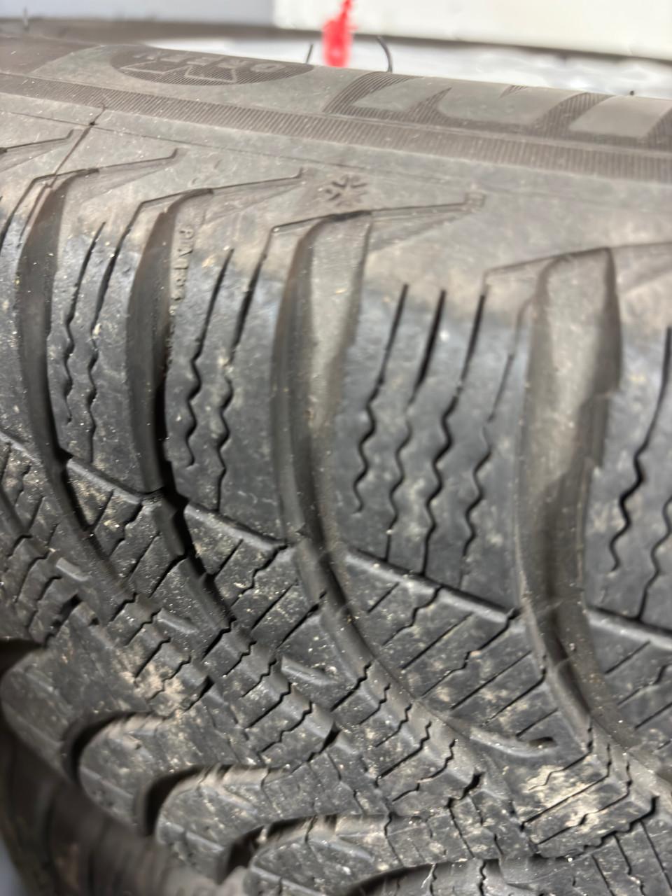 4 Lichtmetalen velgen met Michelin winterbanden