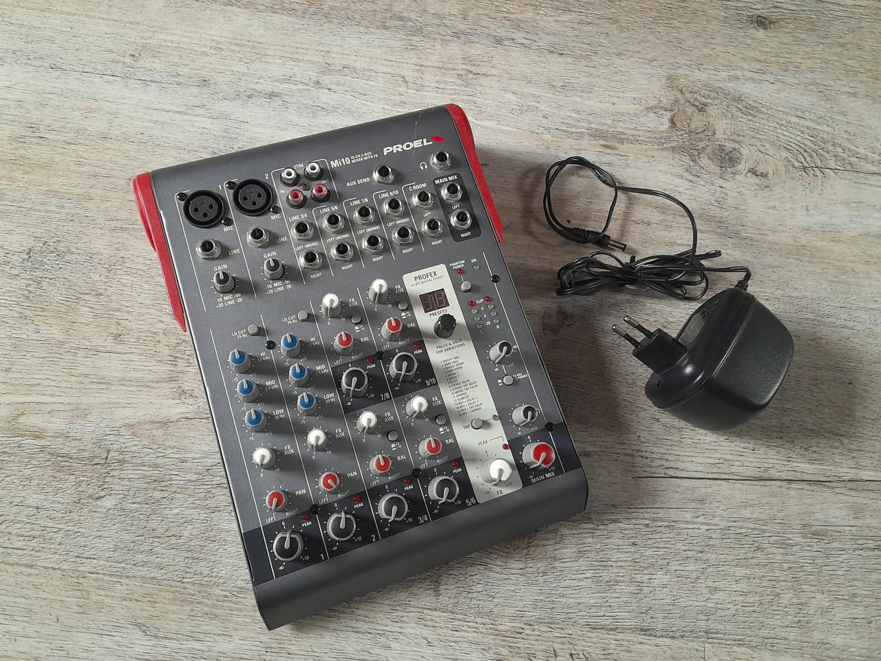 Proel 10Ch 2 bus Mixer plus FX