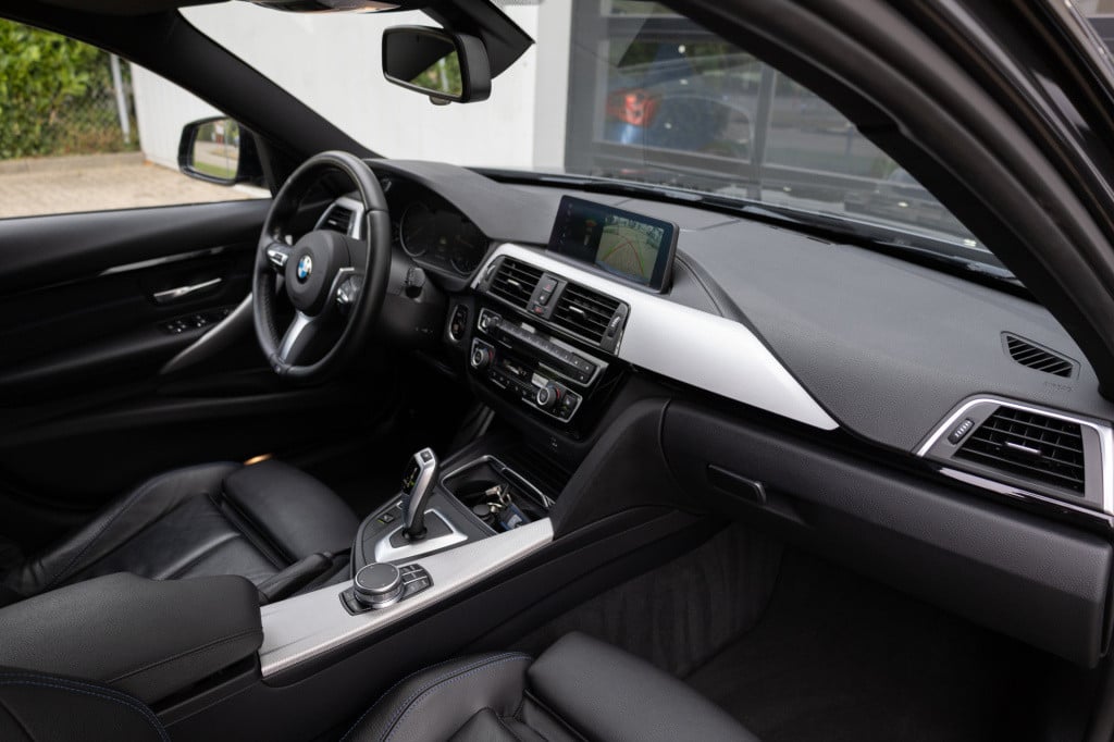 BMW 3-serie touring 318i m sport edition ✅trekhaak✅leder✅nav