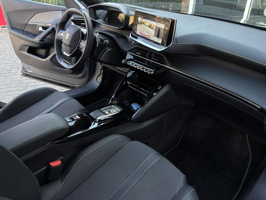 Peugeot 2008 gt automaat 1.2 hybrid 145