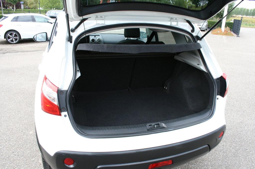 Nissan Qashqai 1.6 connect edition / pano / afn. trekhaak / camera