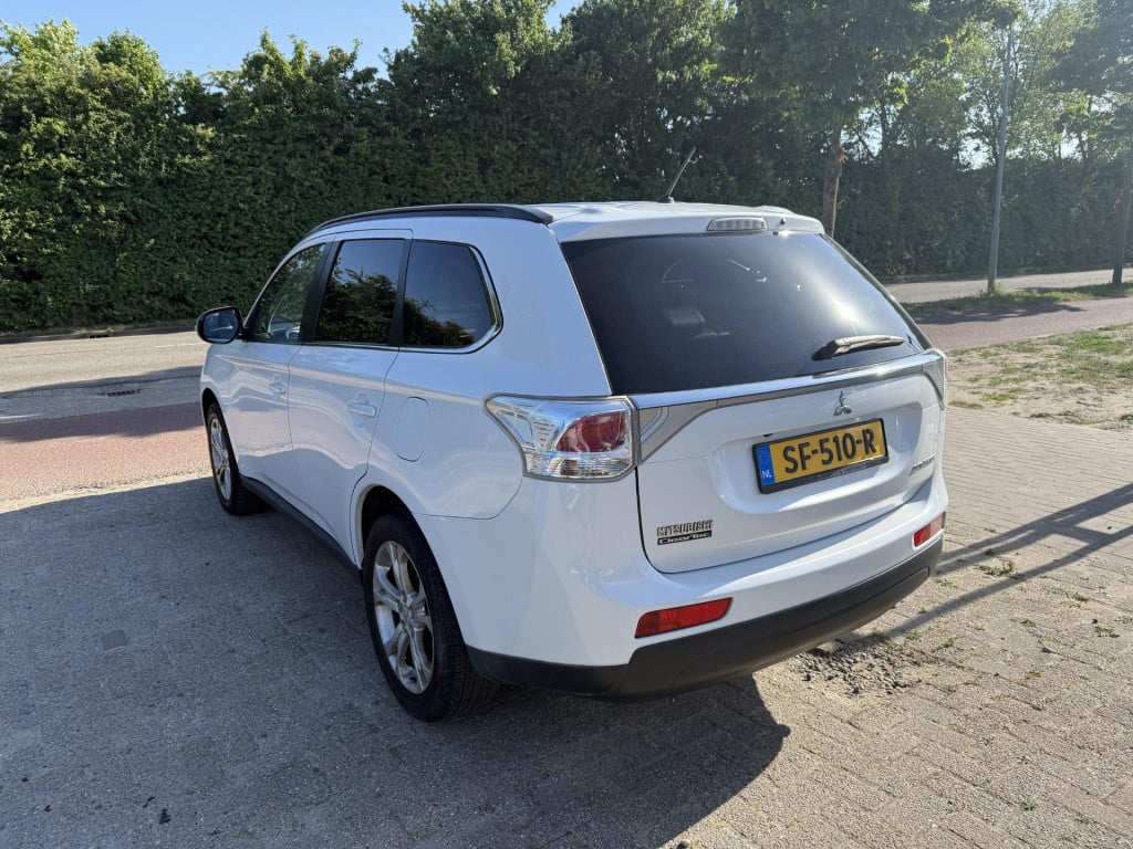 Mitsubishi Outlander 2.2 di-d intense leder camera stoelverwarming