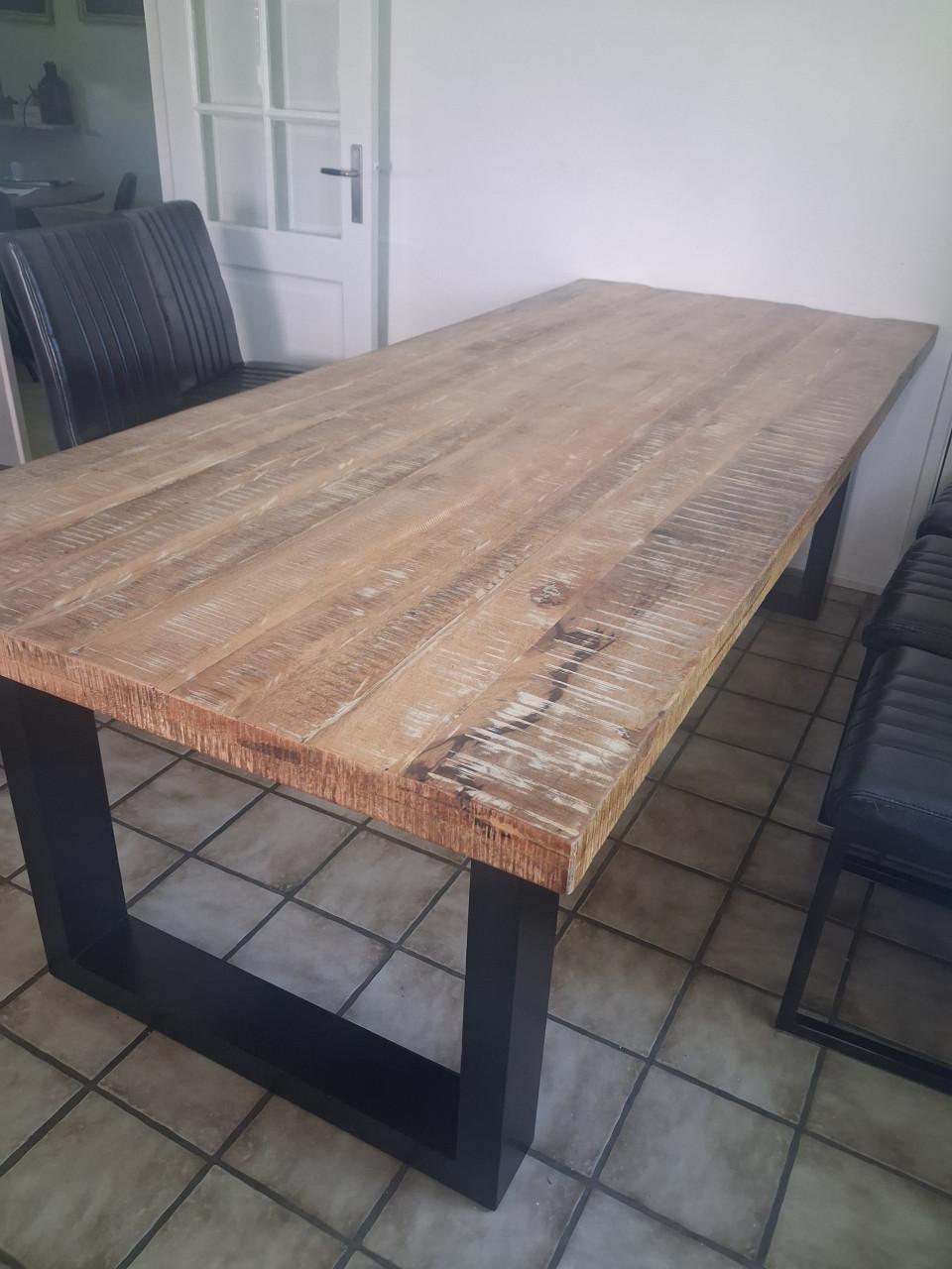 Eetkamertafel