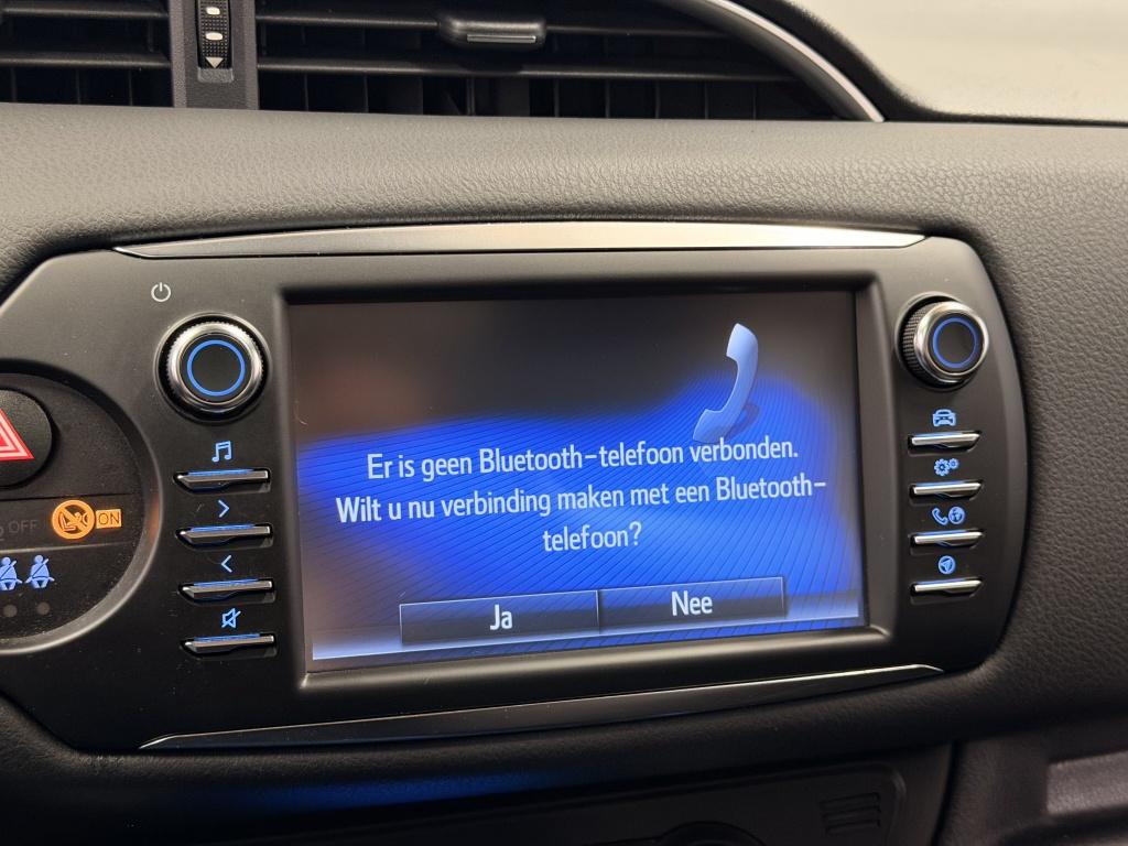 Toyota Yaris 1.5 hybrid skyblue edition