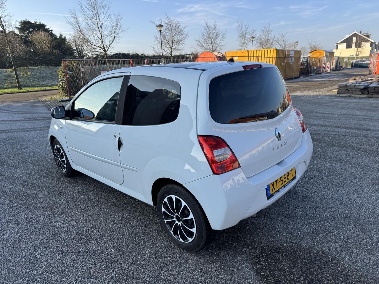 Renault Twingo 1.2 benzine met schuifdak en airco!